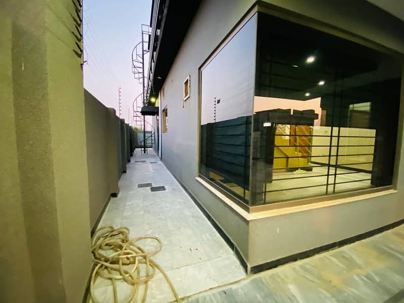 10 Marla Brand New Designer Full House Available For Rent Bahria Town Phase 8 Rawalpindi 4