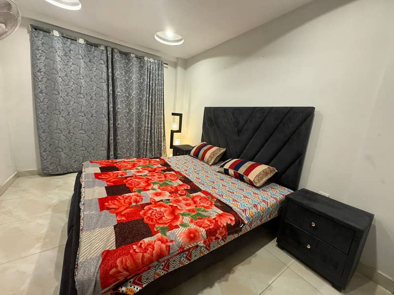 ONE BEDROOM FURNISHED DAILY BASIS APPARTMENT FOR RENT IN TALHA BLOCK SECTOR E BAHRIA TOWN LAHORE 0