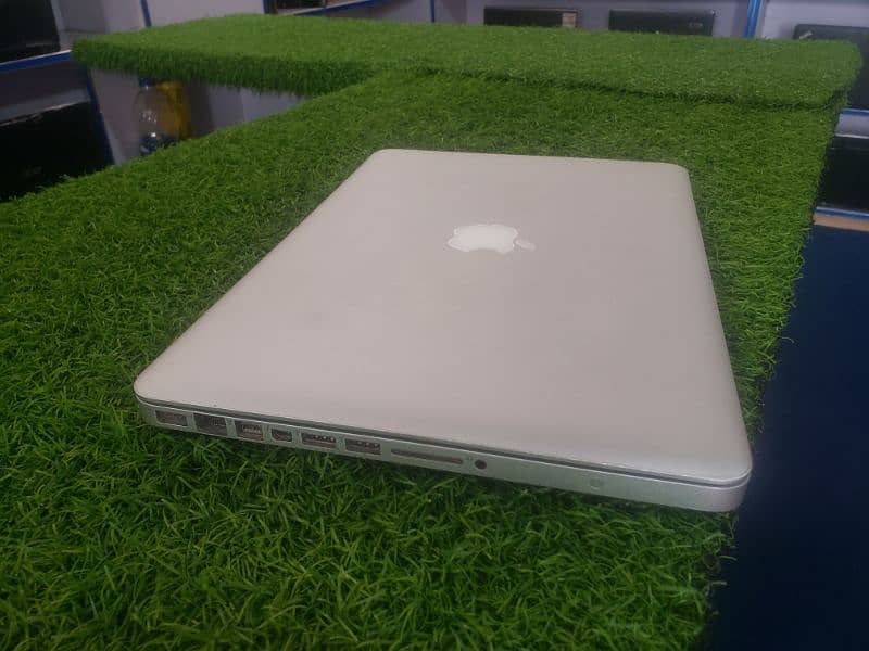 MacBook Pro Mid 2012  8GB Ram/128GB SSD Condition 10/10 8