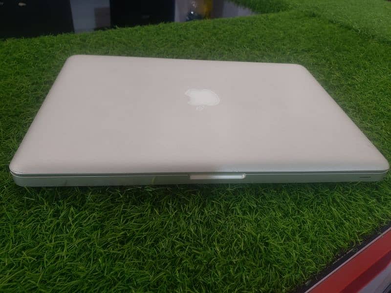 MacBook Pro Mid 2012  8GB Ram/128GB SSD Condition 10/10 9