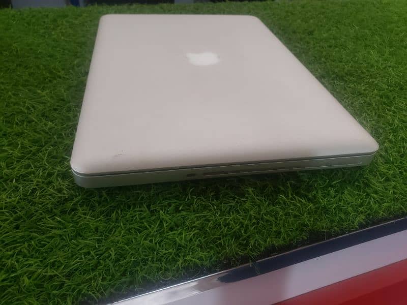 MacBook Pro Mid 2012  8GB Ram/128GB SSD Condition 10/10 10