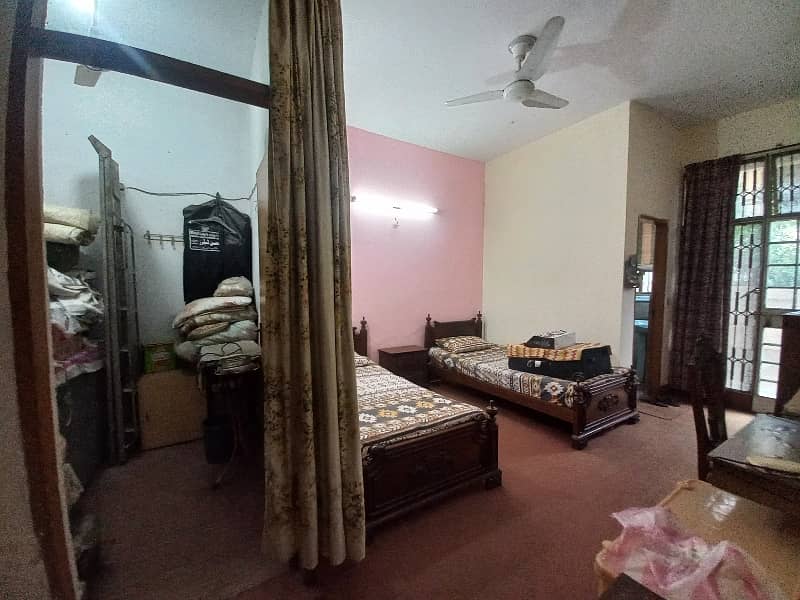 10 Marla Corner House Good Location Raza Block Allama Iqbal Town Lahore (Video Available) 3