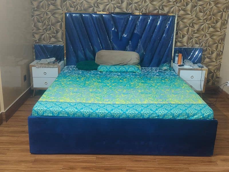 Turkish style King size bed with 2 high back side tables 0