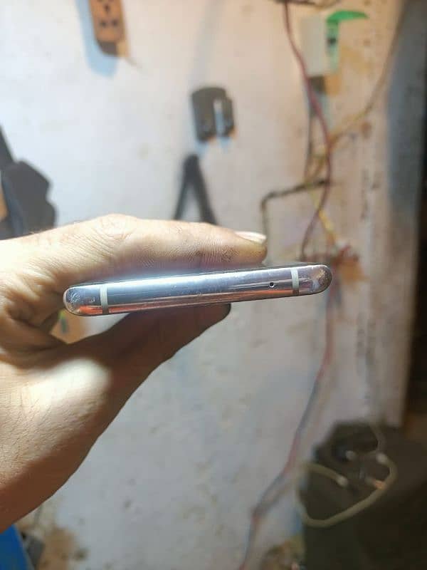 OnePlus8 screen par line hai minar se back new Dala gi ya orgina lgi h 2