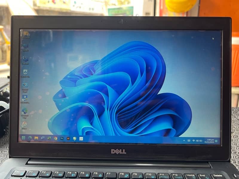 Dell Latitude 7820 i5 7th Gen 8/256 SSD 8