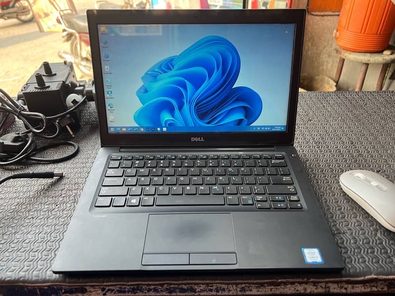 Dell Latitude 7820 i5 7th Gen 8/256 SSD 10