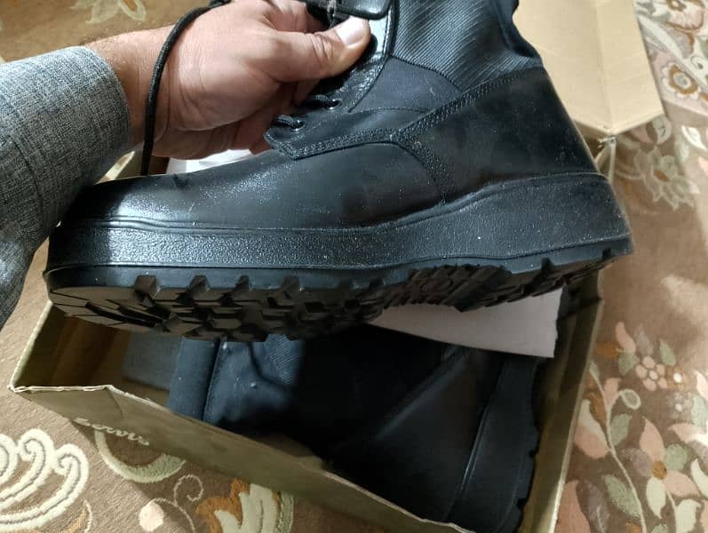 brand new service forces boots 4