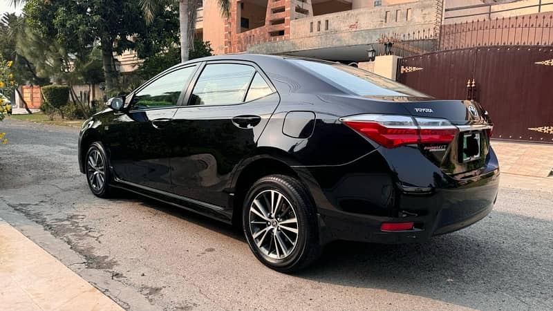 Toyota Corolla Altis 2019 4