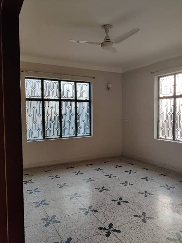 10 Marla Upper Portion For Rent In Allama Iqbal town 6