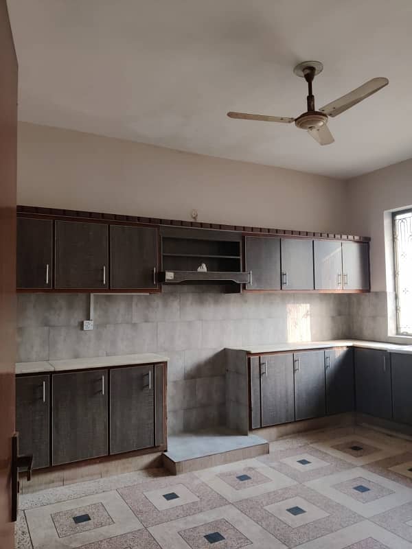 10 Marla Upper Portion For Rent In Allama Iqbal town 8