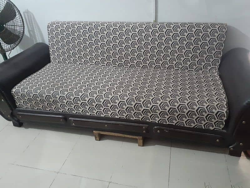 3 seater sofa bed good condition 2