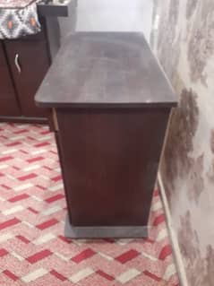 tv trolley available in good condition