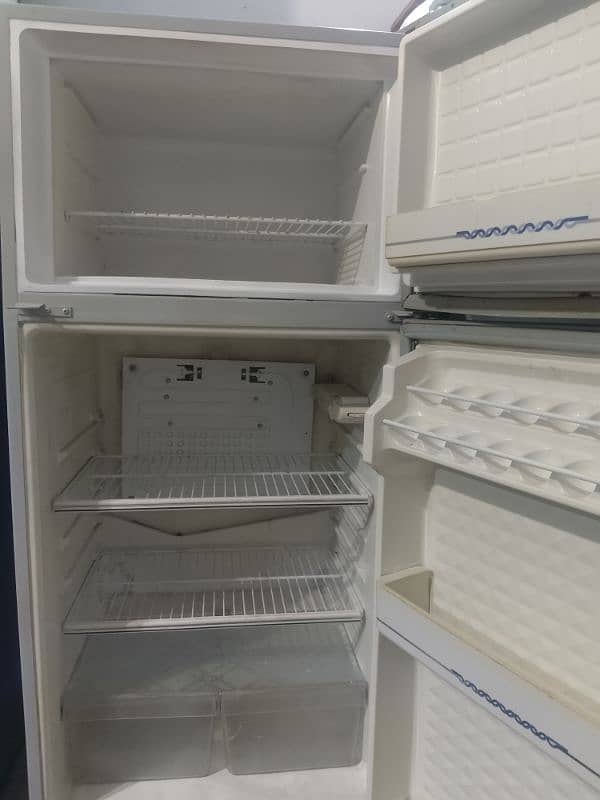 Dawlance Fridge, For Sale, in good condition, running condition 2