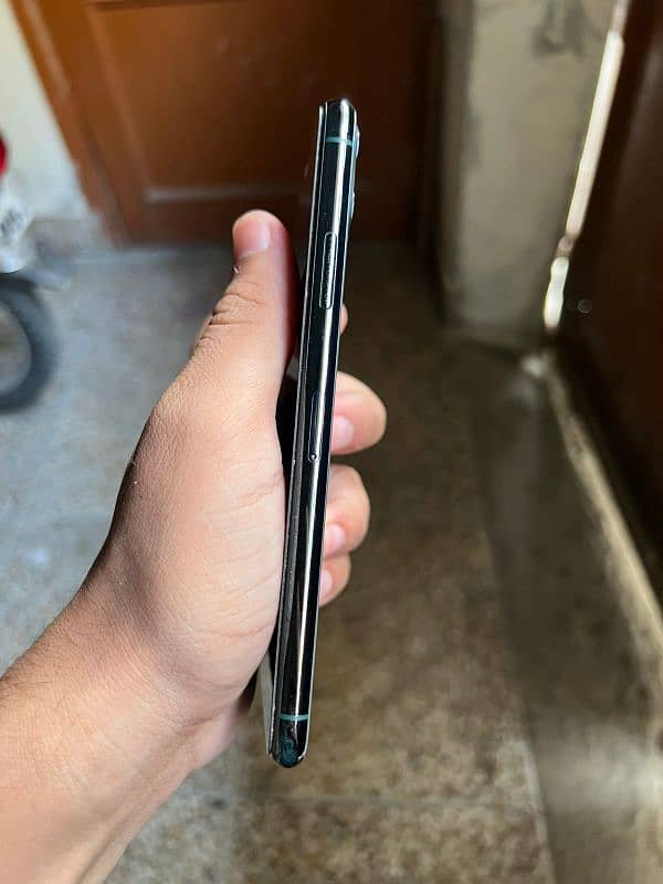 IPhone 11 Pro max 256 GB Non pta Good Condition No Fault 4