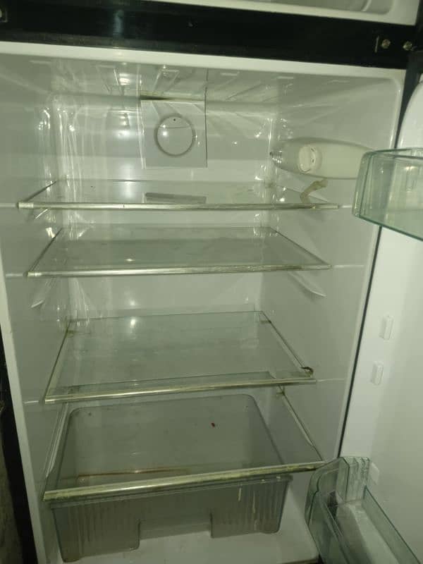 urgent selling refrigerator good condition 2