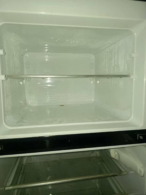 urgent selling refrigerator good condition 3