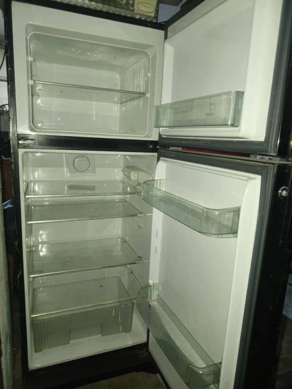 urgent selling refrigerator good condition 4