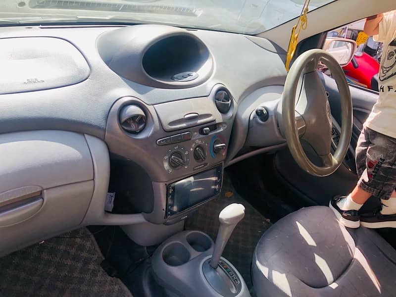 Toyota Vitz 2000 7