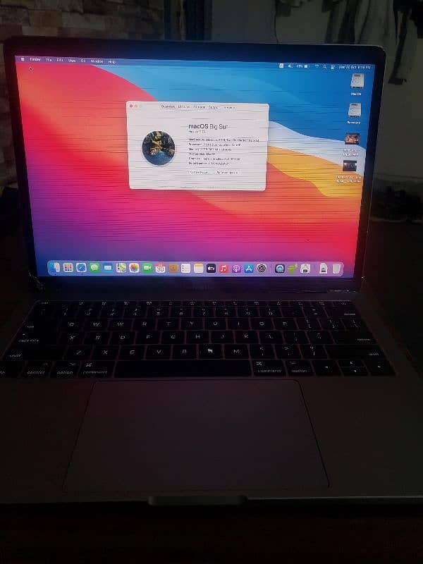 Apple Macbook Pro 2016 8GB Ram 256GB SSD 6