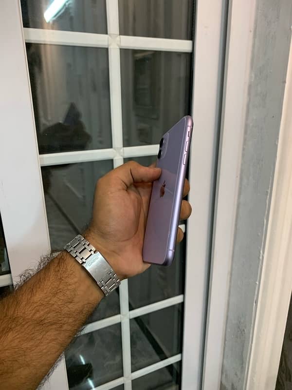 Iphone 11 (128 GB pta approved) 1