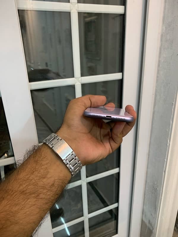 Iphone 11 (128 GB pta approved) 2