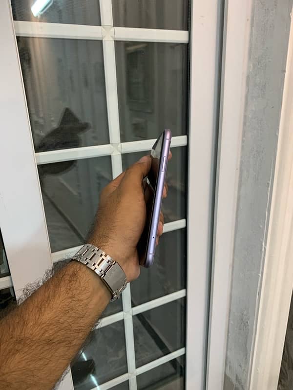 Iphone 11 (128 GB pta approved) 3