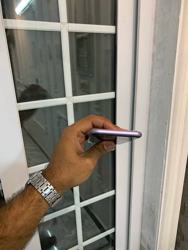 Iphone 11 (128 GB pta approved) 4