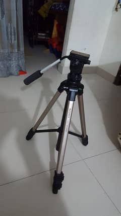 Sony VCT-870RM professional camera tripod for DSLR . Read Ad