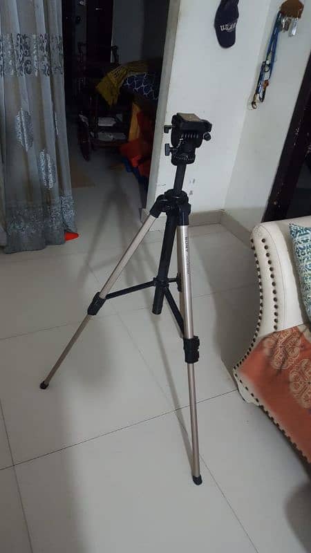 Sony VCT-870RM professional camera tripod for DSLR . Read Ad 1