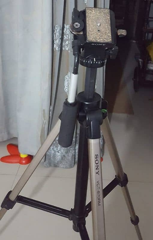 Sony VCT-870RM professional camera tripod for DSLR . Read Ad 5