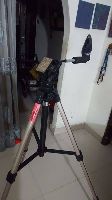 Sony VCT-870RM professional camera tripod for DSLR . Read Ad 7