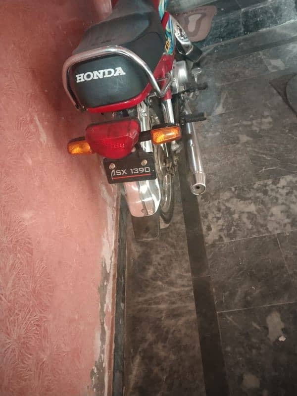 Honda CD 70 red colour 4