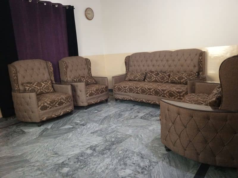 7 SEATER SOFA SET FOR URGENT SALE 0