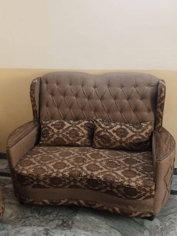 7 SEATER SOFA SET FOR URGENT SALE 4