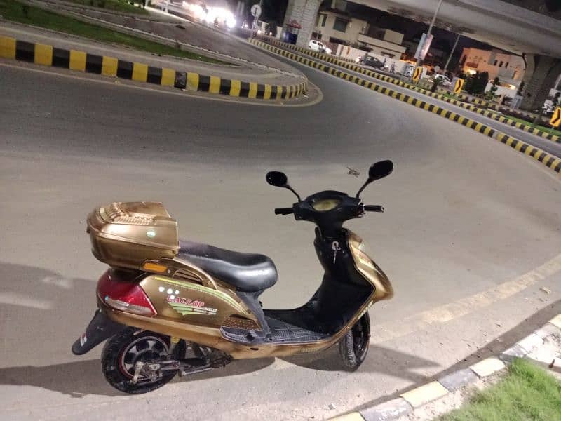 electric Scooty for sale only call 03014267053 2