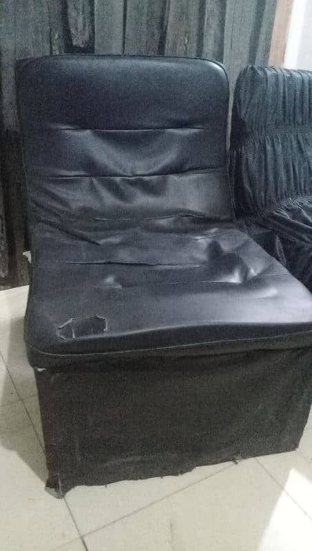 4 office sofa available 2