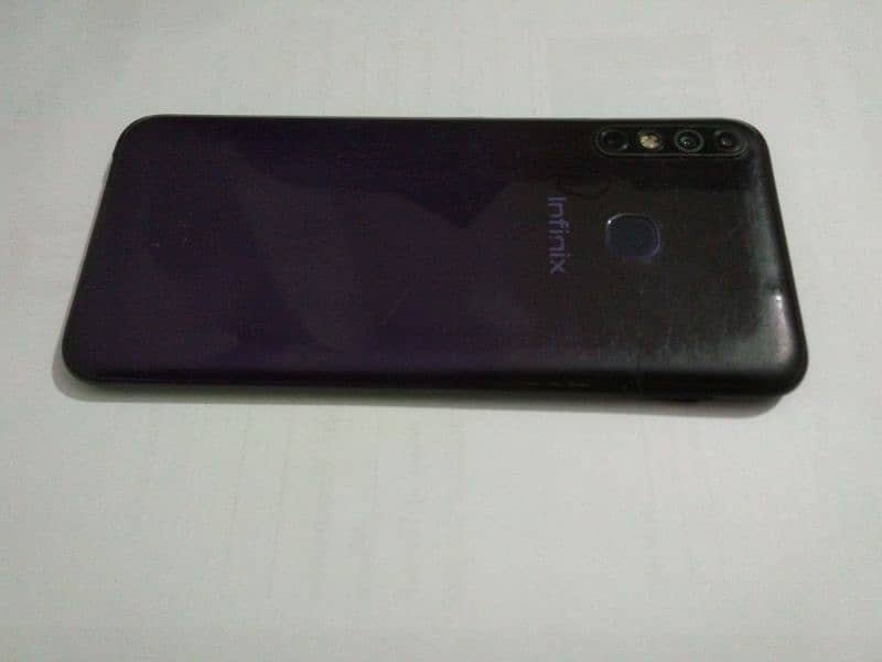 Infinix hot 8  4/64 1