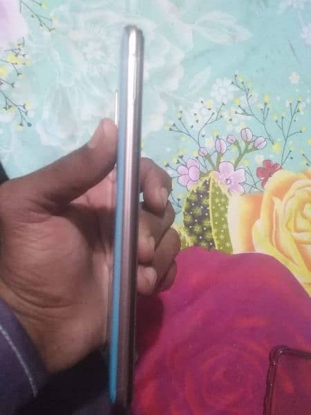 vivo y 19 condition 10/10 koue masla ni ha bas phone ha or kouch ni 0