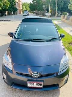 Prius 1.8 Sunroof | Radar | Solar | Auto Parking | Heated Seats