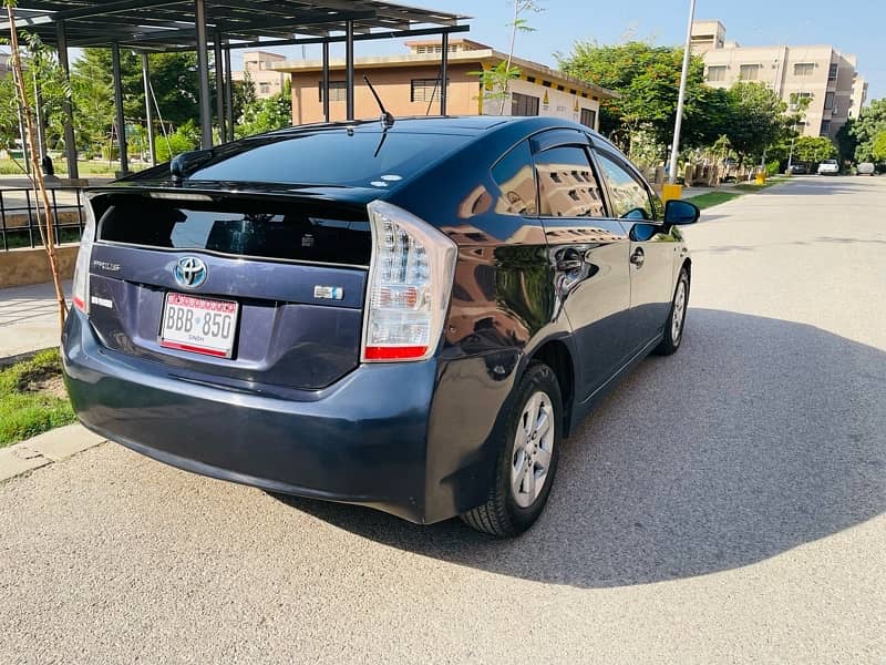 Prius 1.8 Sunroof | Radar | Solar | Auto Parking | Heated Seats 13