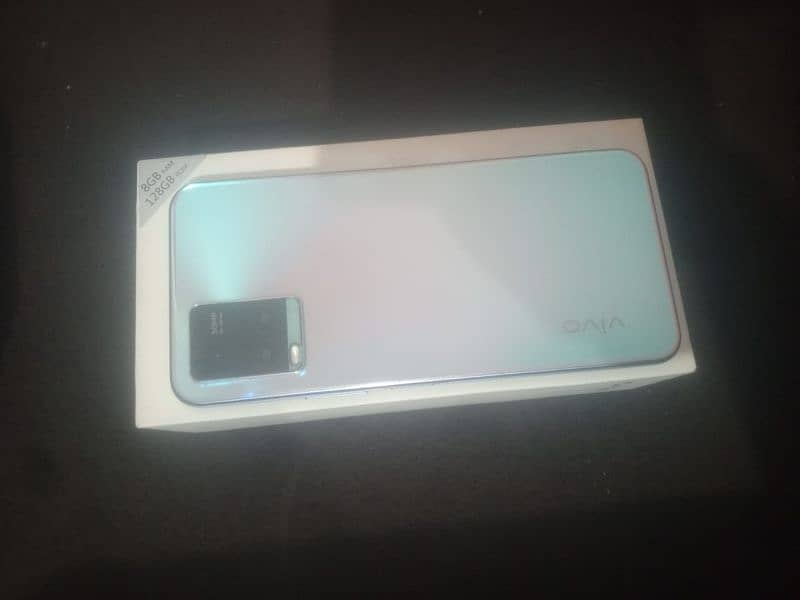 vivo y33s 8+4 128 like a brand new condition 1