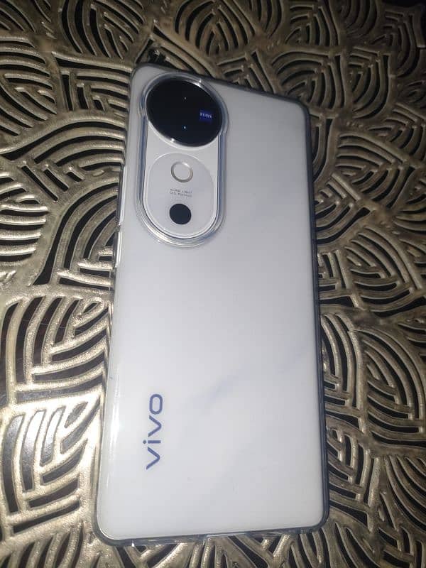 vivo v40 1