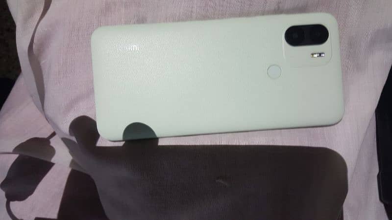 Redmi A2+ Bikul saf or 10 by 10 condition ha 0