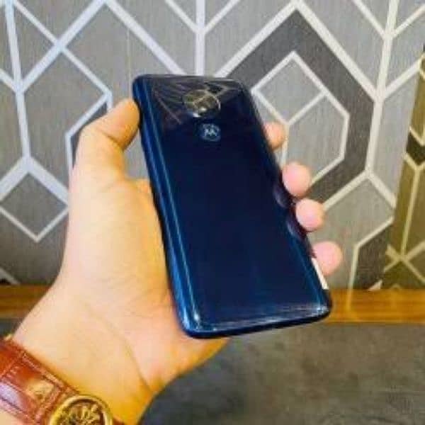 Motorola G7 power. 3