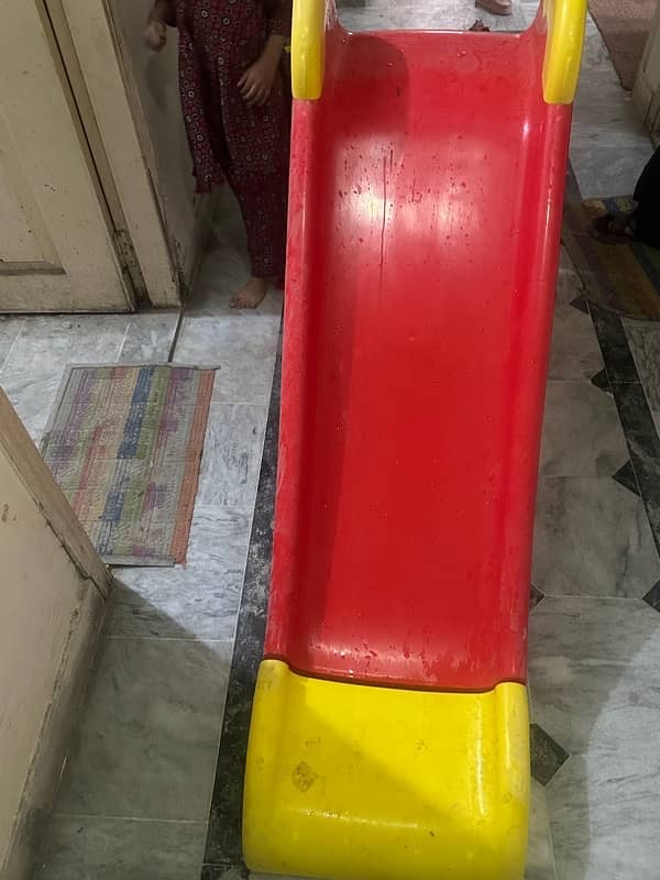 3 steps slide for sale in good condition like new. 1