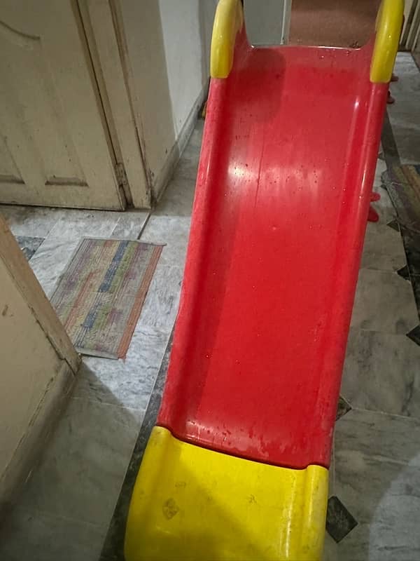 3 steps slide for sale in good condition like new. 3