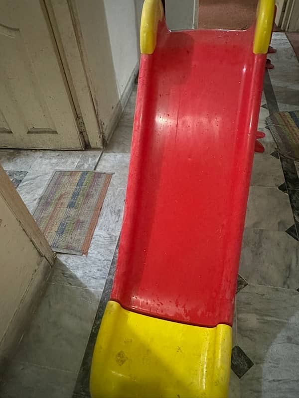 3 steps slide for sale in good condition like new. 4