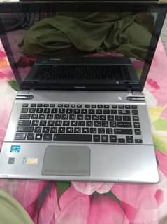 Toshiba laptop setlight, with Touch screen 8 GB RAM 570 GB HARD