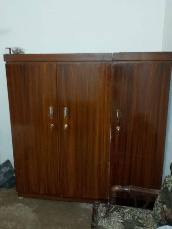 safe& suite almari 3door good condition all ok khanpur 03322921998 4