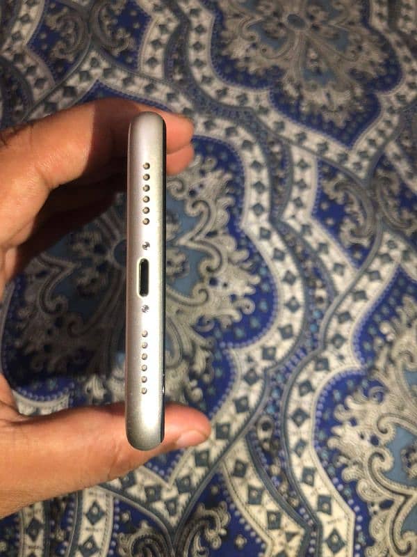 Iphone 11 JV 10/10 condition 90% Health 64GB 2